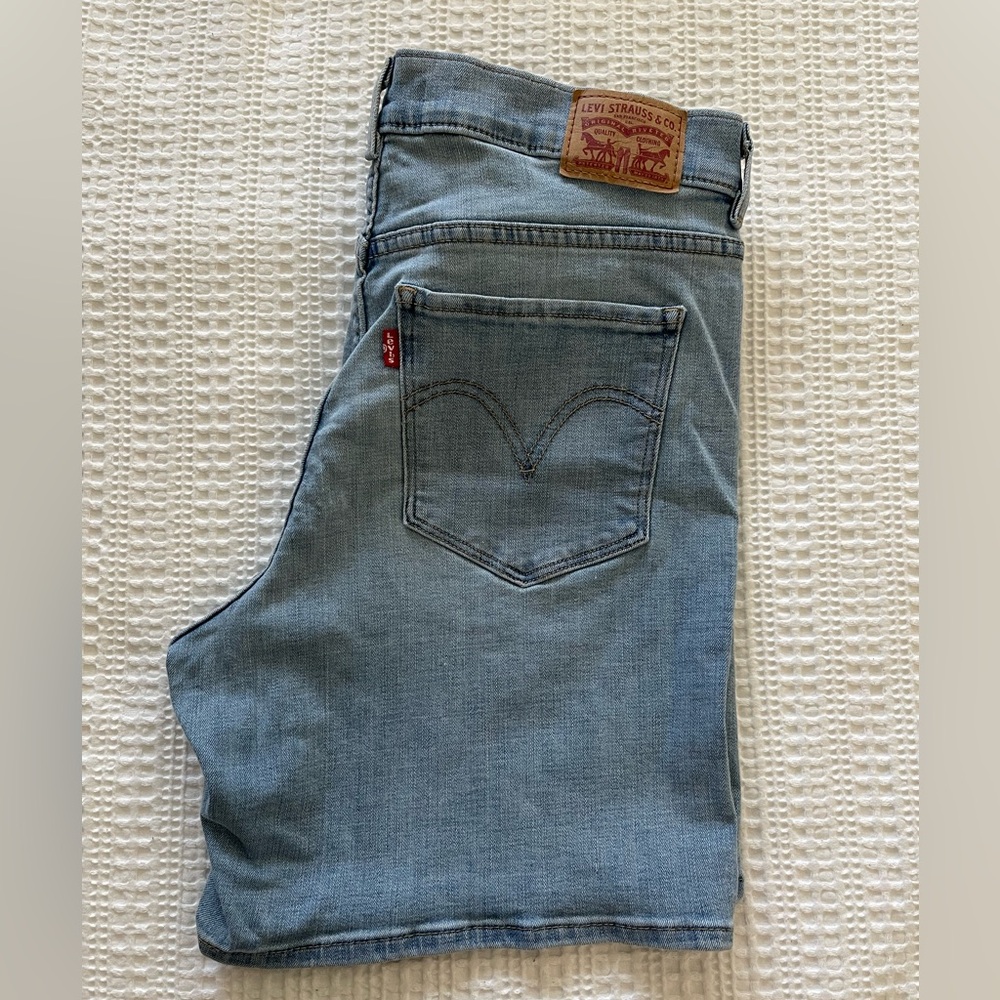 Women’s Levi’s Shorts